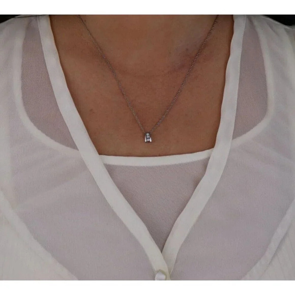 Pendant Only 10k White Gold .09ct Diamond Pendant Three Stone - Picture 4 of 5